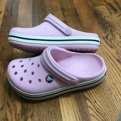 Baby Pink Crocs, Crocs Colors, Crocs For Women, Purple Crocs, Mochila Jansport, Crocs Slippers, Crocs Pink