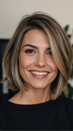 Chic Snips: 15 Modern Mom Haircut Ideas for Every Round Face Shape - Inspire Inlet Mom Haircut, Mom Haircuts, Mom Hairstyles, Haircuts For Medium Hair, Modern Mom, Winter Hair, Busy Lifestyle, Haircuts For Fine Hair, Short Hair Haircuts