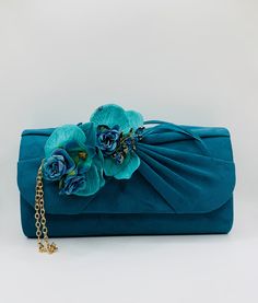 Stunning Turquoise Teal Lake Blue Orchid Mixed Flower Embellished Bridal Wedding Clutch Bag with Gold Chain Soft Suede Style Finish Very Elegant Perfect Wedding Day Clutch Bag  Size Approx. 27cm x 14cm x 7cm Matching Hat Also Available Green Embellished Evening Bag For Wedding, Elegant Turquoise Bag For Gift, Blue Elegant Clutch For Wedding Guest, Elegant Blue Clutch For Wedding Guest, Elegant Turquoise Bag For Formal Occasions, Blue Wedding Clutch Evening Bag, Blue Clutch Evening Bag For Wedding, Blue Clutch Bag For Wedding Guest, Elegant Blue Evening Bag For Wedding Guest