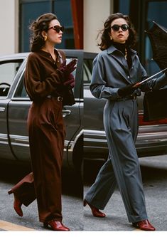 1940 Clothes Womens Fashion, 50s Women Pants, 50s Street Style, 1950s Working Women, Vintage Outfit Moodboard, Retro Winter Fashion, Vintage Slacks Outfit, 1940 Outfits Women, 90s Elegant Outfit