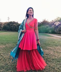 Sarara Dress, Pink Fan, Sharara Designs, Mehndi Dresses, Kurti Design, Indian Gowns Dresses, Kurti Designs Party Wear, Kurta Designs Women, Indian Gowns