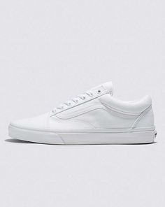 Vans | Old Skool Wide Canvas True White Classics Shoe White Sneakers Outfit Men, Vans White Sneakers, Wedding Vans, Street Skater, Camera Ideas, White Sneakers Outfit, Sneakers Outfit Men, Back To School Shoes, Vans Store