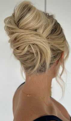 chic updos, updos, updo hairstyle, cute updo, simple updo, chignon, high updo Big Lantern, Collar Work, Event Hair, Bridal Hair Updo, Peinados Recogidos, Updos For Medium Length Hair, Long Hair Updo, Elegant Office, Low Bun