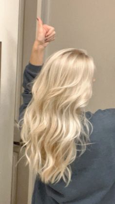 Light blonde vanilla hair Lagoon Hairstyles, Solid Blonde Hair, Bright Honey Blonde Hair, Lived In Bright Blonde, Blonde 2024, Vanilla Hair, Lennox Head, Preppy Hair, Grad Hair