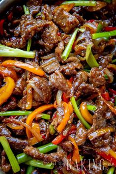 beef and peppers stir fry in a wok with the words, how to make chinese beef