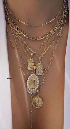 Street Style Jewelry, Casio Vintage, Stacked Necklaces, Symbol Necklace, Heart Necklace Diamond, Jewelry Fashion Trends