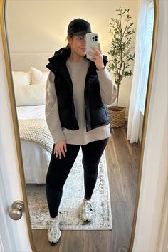 YPB neoKNIT Legging-Friendly Crew curated on LTK Black Puffer Vest Outfit Plus Size, Cold Weather Plus Size Outfits, Plus Size Puffer Vest Outfit, Vest Outfit Plus Size, Outfits With Vest, Black Puffer Vest Outfit, Pear Shape Fashion, Snow Outfits, Puffer Vest Outfit