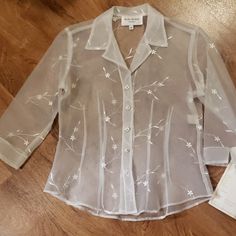 Nwt Kelly Bishop Evenings Size 6 Sheer Shirt With 3/4 Sleeves And Rhinestone Buttons White From Bridal Shop Spring Bishop Sleeve Tops With Button Closure, Fitted White Shirt With 3/4 Sleeves, White Fitted Shirt With 3/4 Sleeves, Elegant White Shirt With 3/4 Sleeves, White Sheer Button-up Blouse, White Button-up Top With Back Button Closure, Yellow Floral Blouse, White Shirt With 3/4 Sleeves And Button Closure, White 3/4 Sleeve Top With Button Closure