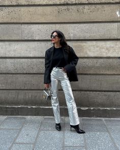 Foil Pants Outfit, Chrome Pants Outfit, Silver Trousers Outfit Women, Metallic Trousers Outfit, Silver Trousers Outfits, Metallic Jeans Outfit, Silver Jeans Outfit, Silver Pants Outfit, Metallic Pants Outfit