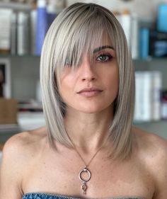 Peek-a-Boo Straight Hair Funky Haircuts, Haircuts For Straight Hair, A Line Haircut, Angled Bobs, Medium Length Hairstyles, Low Maintenance Haircut, Blonde Layers, Blow Dry Hair, Asymmetrical Cut