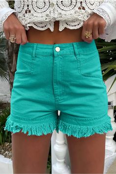 Raw Hem High Waist Denim Shorts - Denim Shorts - FITGGINS Cute Summer Shorts, High Waist Denim Shorts, Mid Rise Denim Shorts, Summer Shorts Outfits, High Waist Denim, High Waisted Shorts Denim, Short En Jean, Winter Looks, High Waisted Denim