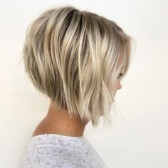 Medium Layered Hair Is The Cut You Can't Afford To Miss In 2024 Blonde Inverted Bob, Inverted Bob Haircuts, Angled Bob Haircuts, Angled Bob Hairstyles, Inverted Bob Hairstyles, Bob Haircut For Fine Hair, Inverted Bob