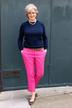 Pink Pants Outfit, Heart Clothing, Mode Ab 50, Style At A Certain Age, Golf Trip, 60 Fashion, Over 50 Womens Fashion, Women's Wear, Pink Pants