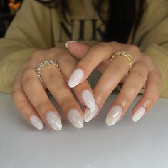 White Chrome Nails With Design, Milky White Nails With Chrome, Milky Chrome Nails, Glazed Donut Nails, Donut Nails, Kutek Disney, Unghie Sfumate, Unghie Nail Art, Milky Nails