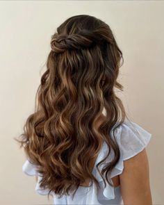 #halfuphalfdown #weddinghairstylesupdo #hairstyles #bridalhairstylist #promhairstyle #curls #updo #halfuphalfdownhairstyle Pinned Up Curls, Curls Updo, Grad Hair, Pin Up Curls, Curled Updo, Birthday Hair, Wedding Hairstyles Updo, Half Up Half Down Hair, Prom Wedding