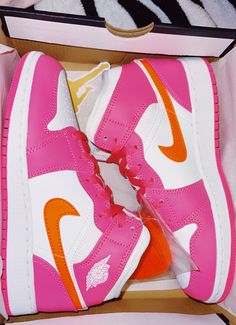 Preppy Pink Jordans, Cheap Nike Air Jordans, Pinksicle Jordans Outfit, Pink Birthday Shoes, Jordan 1 Preppy, Pink And Orange Jordans, Jordans Preppy, Preppy Nike Shoes, Pink And Orange Outfit Ideas