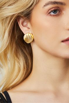 The Gold-Tone Shell Earrings are like little pieces of paradise for your ears. Rock them with your favorite outfit and soak up those summer vibes. Product code: CAC01A4C010NN Features:  Material: 100%COPPER. Summer Clip-on Drop Earrings As Gift, Summer Gift Drop Clip-on Earrings, Single Earring For Beach Summer, Elegant Summer Beach Hoop Earrings, Beach Drop Clip-on Earrings, Shell Earrings, Summer Vibes, Favorite Outfit, Paradise