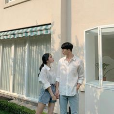 Korean Couple Photoshoot, Pre Wedding Photoshoot Outfit, Wedding Photo Studio, Couple Fashion, Couple Picture Poses