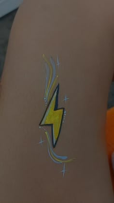 Super Simple Face Paint, Lightning Bolt Face Paint, Carnival Face Painting Ideas, Face Paintings, Face Painting Ideas, Painting Easy, Face Painting Designs, Facepaint