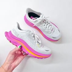 Bright Tennis Shoes, Women Hoka Shoes, Cute Nike Running Shoes, Cute Spring Shoes, Running Gifts For Women, Womens Hoka Shoes, Athletic Shoes Women's, Hokas Outfit Ideas, Preppy Hoka Shoes