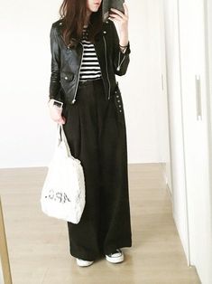 Looks Adidas, Long Skirt Fashion, Black Leather Jacket, Looks Style, Winter Fashion Outfits, Office Outfits, Outfits Casuales, Moda Fashion