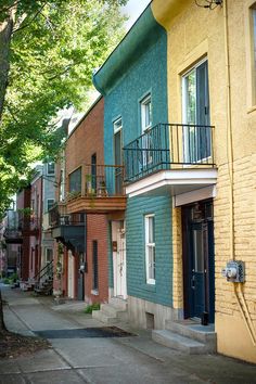 a row of houses with balconies and balconyes on the first floor, along side each other