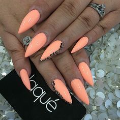 Stiletto nails @KortenStEiN Coral Stiletto Nails, Peach Acrylic Nails, Nails Pastel, Peach Nails, Coral Nails, Nails Stiletto, Ideas Nails, Trendy Nail Design