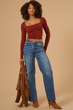 These mid-rise jeans feature a flattering silhouette and a touch of vintage charm. Pair them with your favorite graphic tee or a flowy blouse for a timeless, bohemian-inspired look. Football Dress, Football Homecoming, Football Tops, Fall Jeans, Skirts With Boots, Pretty Clothes, Flowy Blouse, Altar'd State, Mid Rise Jeans