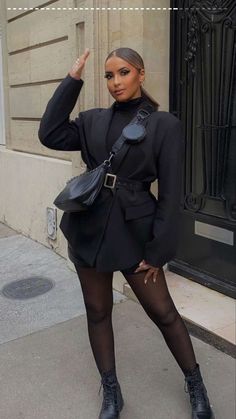 Summer All Black Outfits, Tights Winter Outfit, Outfits Ideas For School, Winter Style Ideas, Cute Outfits Ideas, Short Cuir, Female Clothes Outfits, Blazer Outfits Casual, Jacket Outfit Women