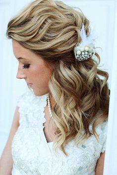 Love gorgeous wedding hair half up and half down. Follow me for more inspo, and share what you think your opinion. Cute Down Hairstyles, Long Hair Cuts Straight, Mid Length Curly Hairstyles, Curly Hair Half Up Half Down, Dunner Wordend Haar, Wedding Hairstyles For Medium Hair, Wedding Hairstyles Medium Length, Wedding Guest Hairstyles, Long Hair Wedding Styles