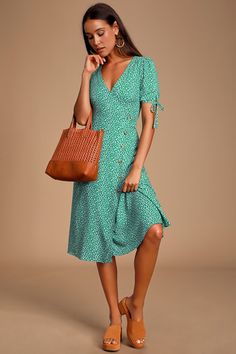 Dresses for Teens and Women | Best Women's Dresses and Clothing Green Floral Print Dress, Shopping Wishlist, Summer Shopping, Short Sleeve Midi Dress, Leaves Print Dresses, Green Leaf Print, Designer Midi Dresses, Family Picture Outfits, Floral Print Midi Dress