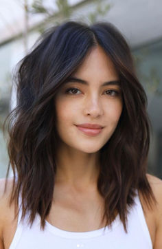 Best Hair Cuts For Thinner Hair, Choppy Lob Haircuts With Layers, Collar Bone Haircuts, Edgy Layered Hair Medium, C Cut Hairstyle, Haircuts For Large Foreheads, 40s Hair, Medium Brunette Hair, Lob Haircuts