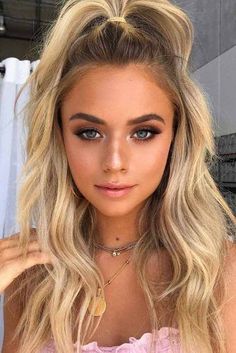 Long Hair Ponytail, Penteado Cabelo Curto, Long Blonde, Long Wavy Hair, Half Up Hair, Ponytail Hairstyles, Half Up, Wavy Hair, Medium Length Hair Styles