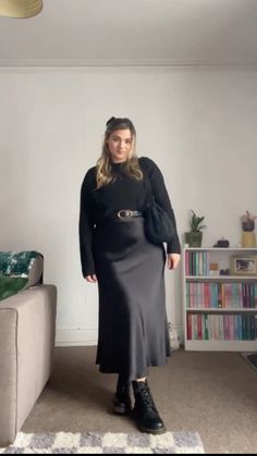 Hunter Mcgrady Street Style, Winter Style Midsize, Christmas Outfits Women Plus Size, Chubby Fashion Outfits Winter, Midsize Work Fashion, Curvey Outfit, Work Outfits Midsize Women, Work Outfits Midsize, Work Outfits Women Mid Size