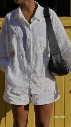 Linen Top And Shorts, Euro Summer Style, White Shorts Outfit Aesthetic, Summer Outfits Zara, Short Sleeve Button Down Outfit, Scandi Summer Style, Denmark Street Style, Scandinavian Summer Outfit, Minimal Summer Outfit