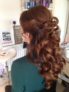 Big Curls Wedding Hair, Curls Wedding Hairstyles, Airflow Curler, Bouncy Hairstyles, Curls Wedding Hair, Mother Of The Bride Hairdos, Hair Long Curly, Icy Blonde Hair, Bridesmaid Hair Long