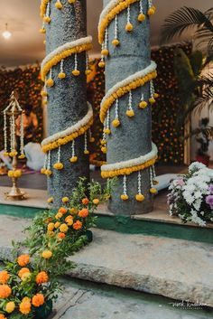 Indian Godhbharai Decoration, Indian Wedding Decorations At Home, Tree Decoration For Wedding, Indian Wedding Tree Decor, Indian Decoration Wedding, Indian Home Wedding Decor, Mendhi Party Decor, Pillar Decoration Ideas For Wedding, Indian Wedding Decor Diy