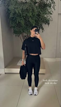 Gym Outfits With Leggings, Women Jogging Outfit, Outfit Para Gym, Gym Clothes Women Outfits, Outfit Gym Mujer, Outfits Para Gym, Black Gym Outfits, Outfits Academia