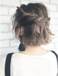 Nice brown: Peinados Fáciles Para Cabello Corto, Penteado Cabelo Curto, Short Hairstyle, Hair Dos, Short Hairstyles, Bridesmaid Hair, Hair Day, Hair Highlights, Pretty Hairstyles