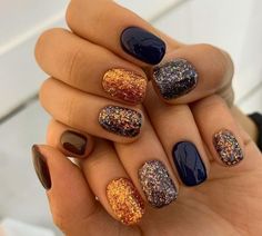 September And October Nails, Fall Short Acrylic Nails Autumn, Square Nail Designs September, September Nails Designs Short, Halloween Short Gel Nails, September Nail Designs Fall 2023, Fall Nails Sparkly, Short September Nails, Fall Nails Gel Colors