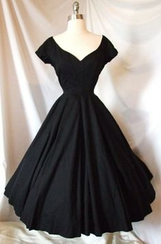 Black Satin Prom Dress, Simple Party Dress, Wedding Evening Gown, Portrait Dress, Fiesta Outfit, Short Dress Styles, Cocktail Party Dresses, Dresses Homecoming, Prom Dresses Vintage