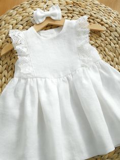 Gorgeous baby girl or toddler dress made of highest quality washed 100 % linen with ruffle lace. Perfect for your little one's baptism, flower girl, first birthday or other special occasion. Clothes made of linen has amazing properties: in the hottest time of the year - cools, in a cool - warms. It's natural, breathing and extremely cute looking! 🌿 Material: 100% linen, Oeko-Tex 100 certified. Lace : linen or cotton Colors: snow white, milk white, greyish sand 🌿 Please note. Each dress is uniq Cotton Flower Girl Dress, Boho Toddler, Newborn Baby Dresses, Lace Dress White, Boho Flower Girl, Boho Inspo, African Wedding Attire, Girls Lace Dress