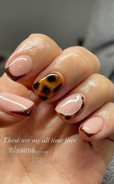 Biab Nail Design Short Square, Natural Nail Ideas Gel, Neutral Abstract Nails, Short Gel Manicure Design, Fall Gel Manicure Ideas, Fall Nails Ideas Autumn Short, Short Natural Nails Designs, Line Work Nails, Short Fall Acrylic Nails