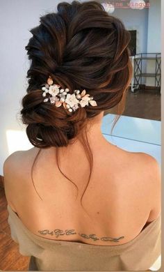 the back of a woman's head wearing a hair comb with flowers in it