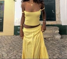 Summer Europe Vacation Outfits, Italy Women Fashion, Sade Summer Outfits, Boat Outfit Women, Yellow Outfits For Women, Yellow Summer Outfits, Yellow Summer Aesthetic, Yellow Outfit Summer, Summer Outfits Yellow