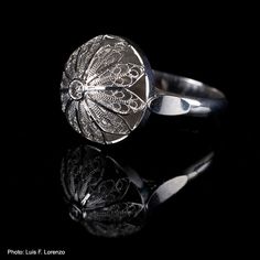 Valentine's sale(up to 10% off+free shipping).SINGULARES in Paris.XXI Century Spanish Crafts.Filigree Button ring. 18k white gold and diamon by FiligranaGallery on Etsy https://www.etsy.com/listing/63066736/valentines-saleup-to-10-offfree Spanish Crafts, Valentines Sale, Button Ring, Fine Jewels, Pretty Things, Sterling Silver Rings, Rings For Men, Spain, Silver Rings