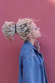 aeѕтнeтιc Mais Dreads Updo, Dreadlock Bun, White Girl Dreads, Dreadlock Rasta, Loc Care, Hippie Dreads, White Dreads, Dreadlocks Girl, Blonde Dreadlocks