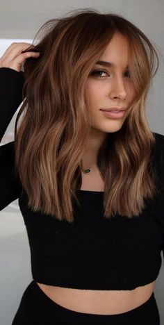 Hair Colour Light Brown Caramel, Mixed Brown Hair Color, Bronze Caramel Brunette, Hair For Fair Skin Brown Eyes, Cooper With Highlights, Fall Hair Color Ideas For Brunettes With Highlights, Long Bob Copper Hair, Cooper Caramel Hair, Brunette With Blonde And Red Highlights