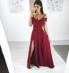 Burgundy V-neck Evening Dress For Prom, Burgundy Evening Dress For Prom Season, Burgundy Floor-length Maxi Dress For Prom, Graduate Dresses, Vestidos Color Vino, Burgundy Evening Dress, Evening Dress Long, Burgundy Prom Dress, Womens Prom Dresses