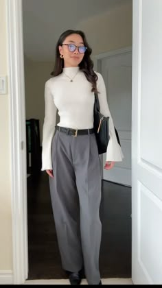 Grey Trousers Outfit Women, Business Formal Outfit, Internship Outfit, Corporate Girlie, Corporate Girl, Interview Outfits Women, Cute Professional Outfits, Office Fits, Look Formal